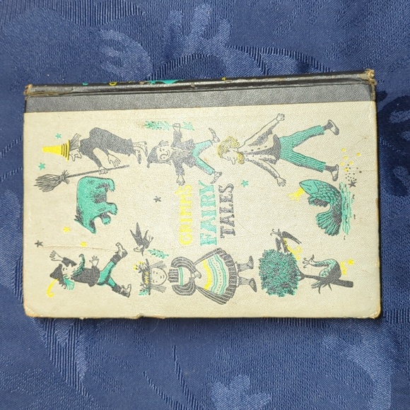 Grimm's Fairy Tales Illustrated Book - Picture 3 of 7